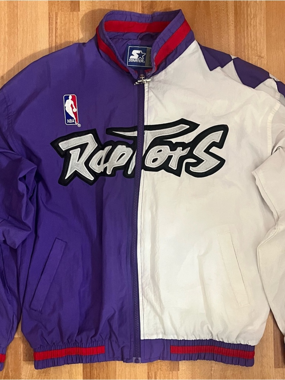 Vintage 90s Starter Toronto Raptors NBA Jacket
Made in Korea | Size M